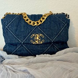 Chanel 19 Medium Denim         ‼️LIKE NEW‼️ *Available*